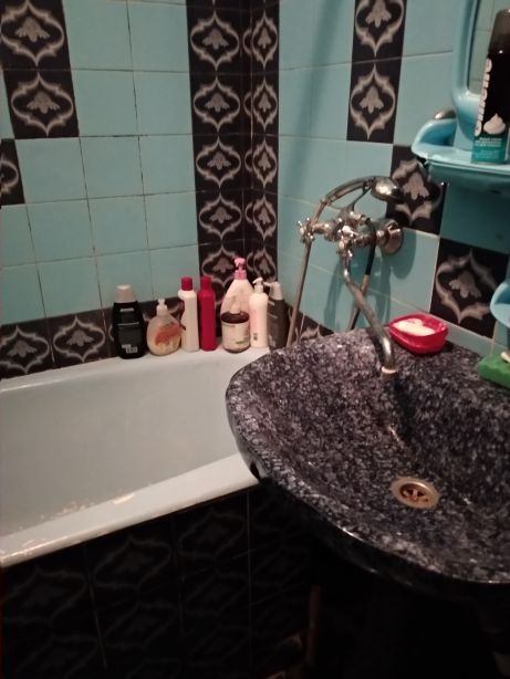 Здаю кімнату в 3-кімнатній квартирі на Борщагівці.