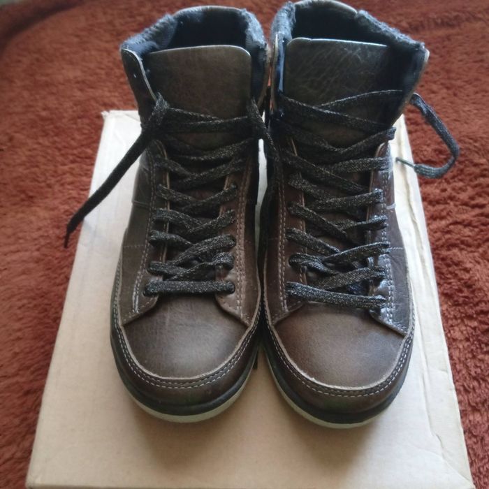 Кожаные кроссовки