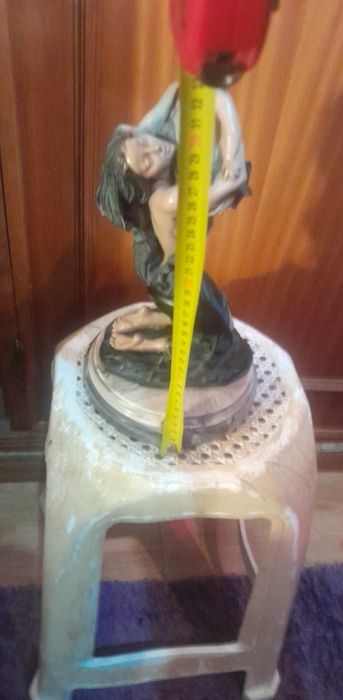 Estatua lindíssima com base em mármore