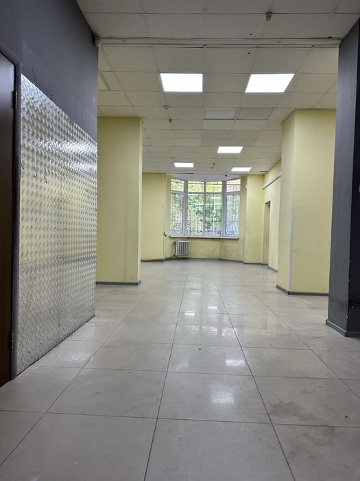 Оренда приміщення 112 м під все Ахматовой 35-А Фасад 2 входи Терміново