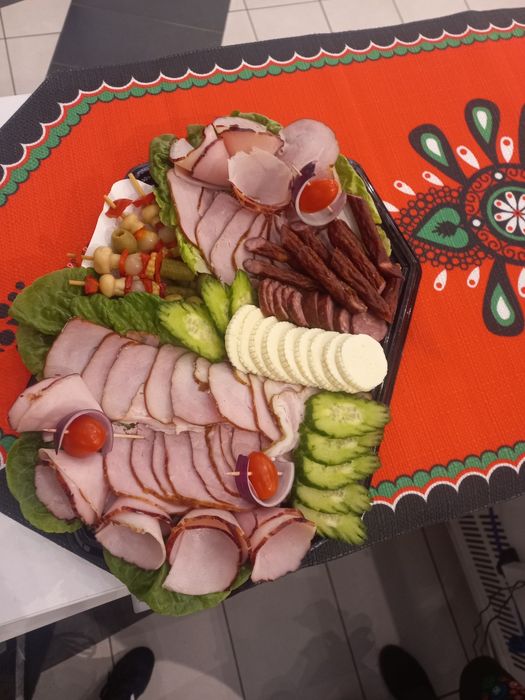 Swojskie pyszne wędliny kiełbasy  oscypki bez glutenu święta prezent