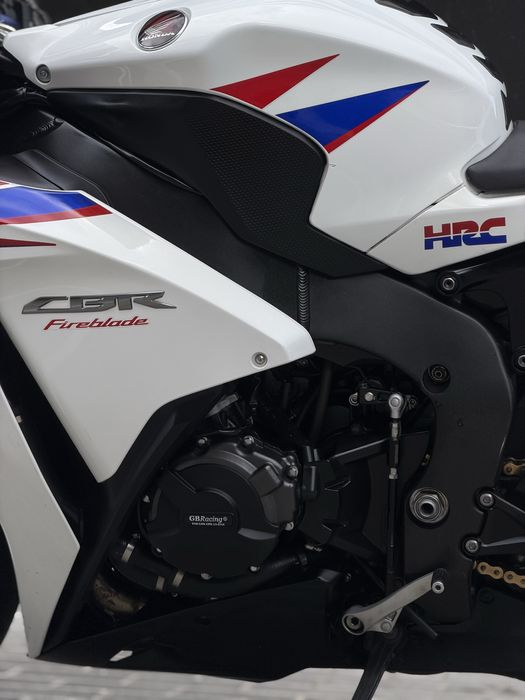 HONDA CBR 1000 RR - ÓTIMO ESTADO! Motor Novo com 5.000kms!