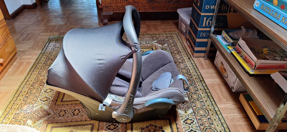 Ovo MAXICOSI com capa de chuva e com redutor