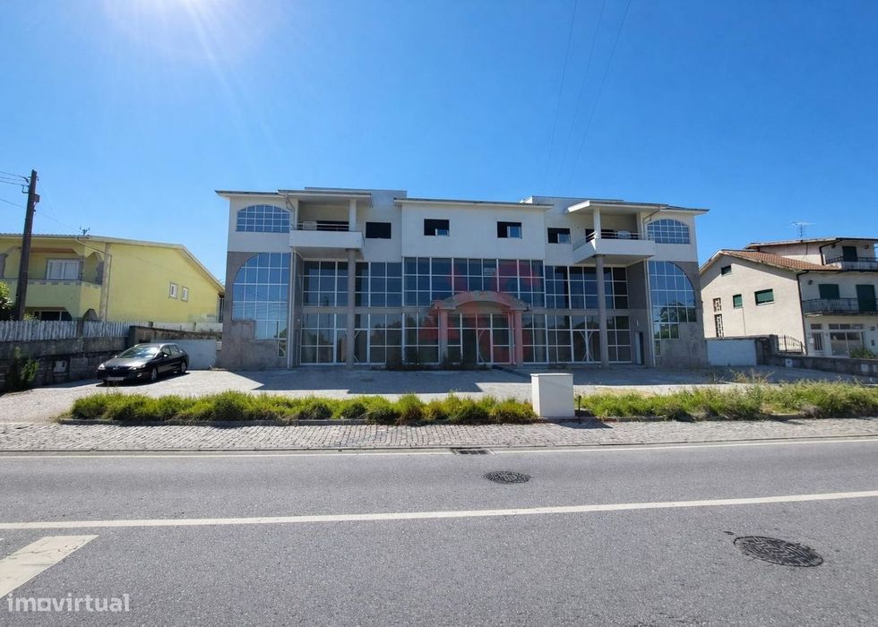 Espaço Comercial em Carvalhosa de 2 Andares, Paços de Ferreira