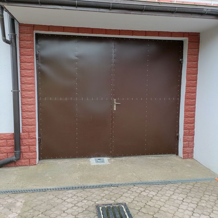 Brama garażowa używana nie dawno zrobiona.