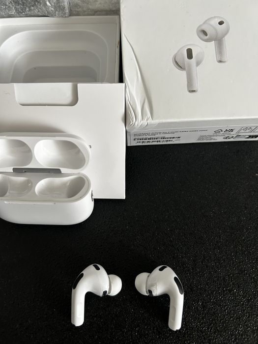 AirPods Pro 3.