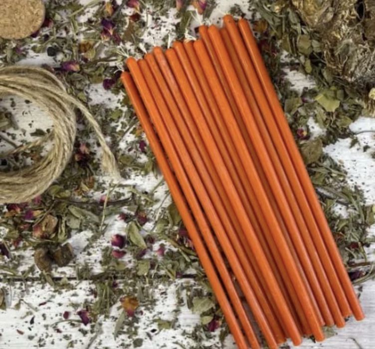 Свечи из пчелиного воска — яркие, аккуратные и ароматные.