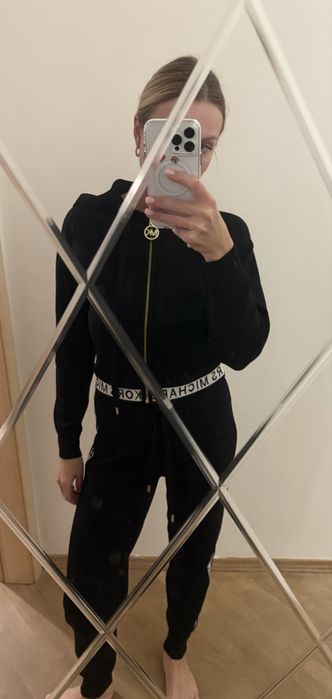 Спортивний комтюм МК,розвантаження гардеробноі