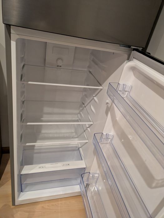 Frigorífico novo com garantia a contar de dezembro 25