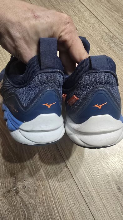 Продам волейбольні кросівки mizuno wave luminous 2 blue
