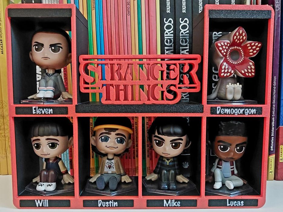 Expositor de bonecos stranger things Mcdonalds