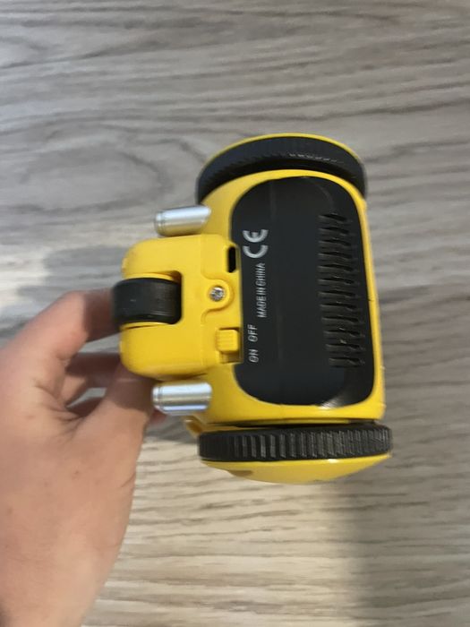 IT Robot жовтого кольору