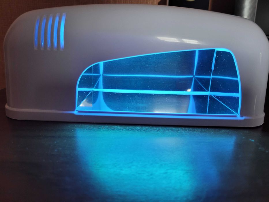 Лампа для манікюру