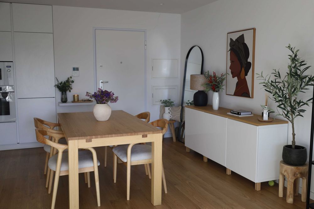 Mesa de jantar extensível + 4 cadeiras