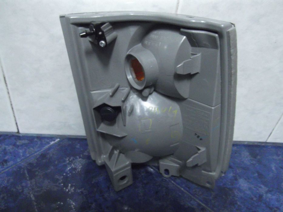 toyota dina farol e farolim novos