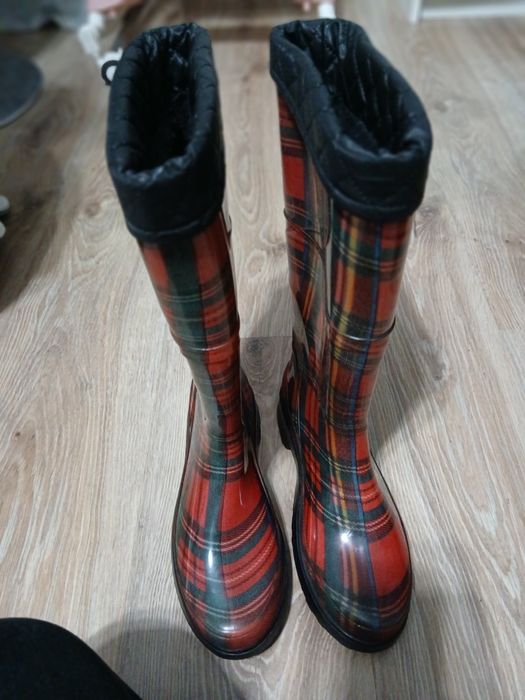 Kalosze z ciepłymi pończochami