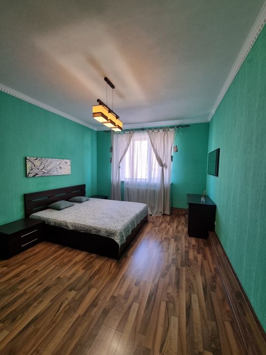 3комн квартира, Ахматовой 13, видовая, с мебелью