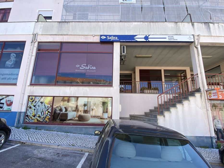 Loja comercial no centro de Tabua