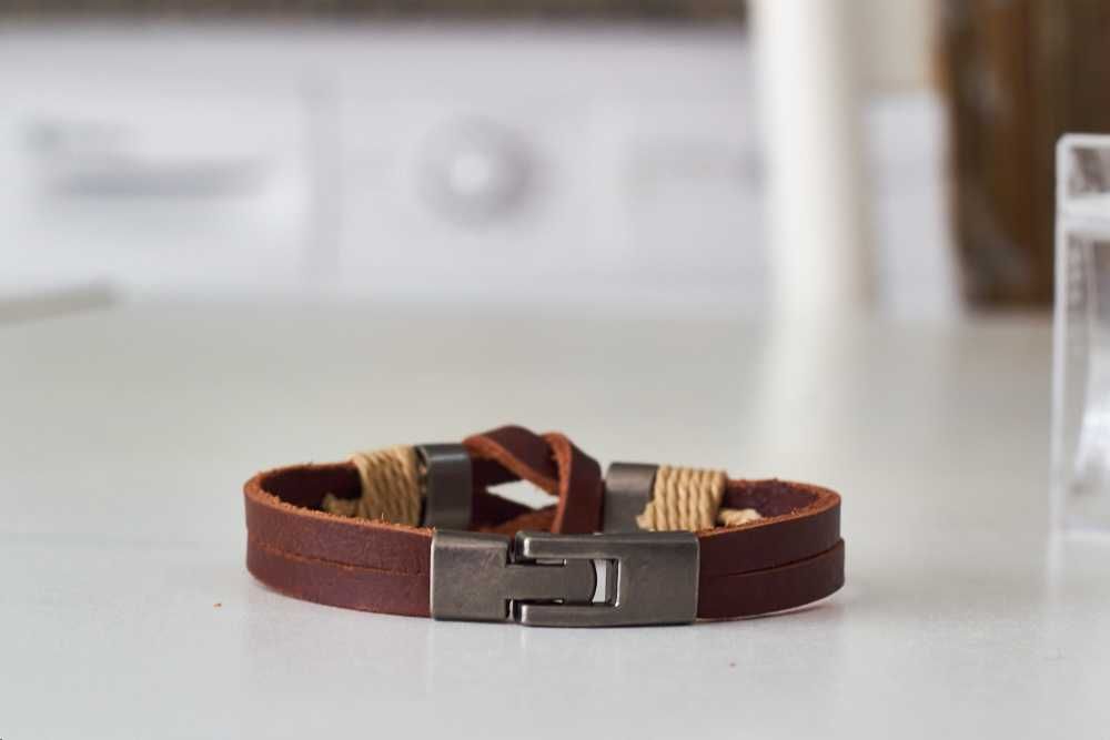 Pulseira pele – 21,5 centímetros de comprimento – Fecho de engate