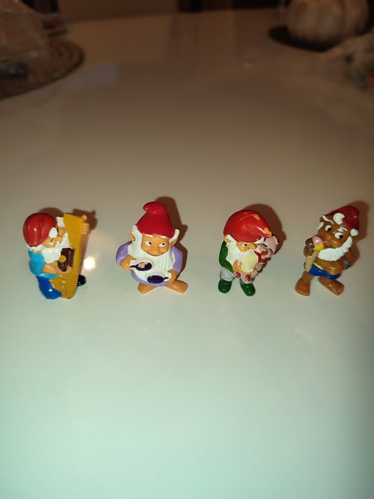 Figurki krasnale z Kinder niespodzianki