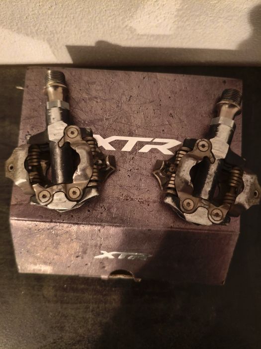 Par de pedais Shimano XTR.