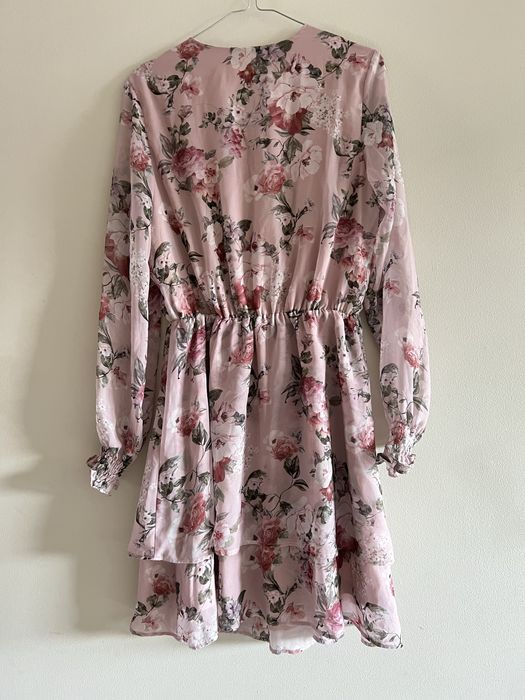 Elegancka sukienka w kwiaty r. 38 Mohito