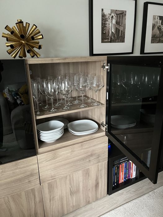 Cristaleira de madeira