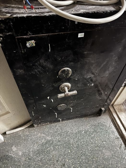 Продам сейф, 300 кг