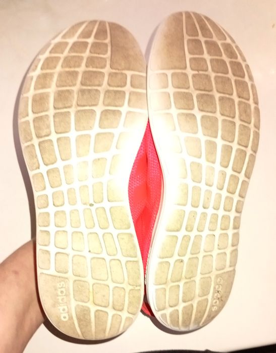 Кросівки для бігу Adidas Yatra розмір 39