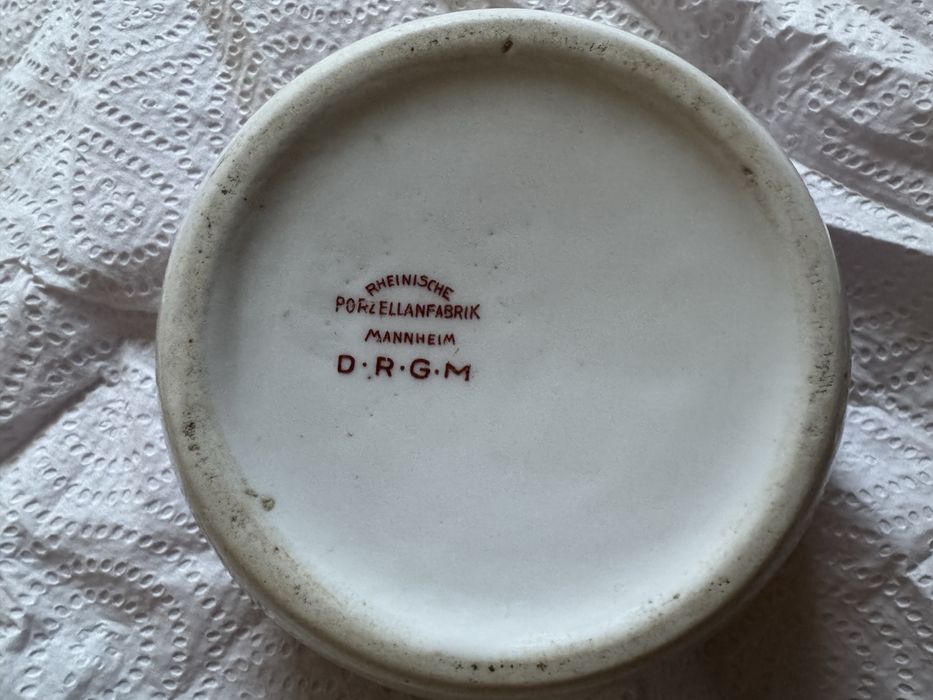 Poniemiecka porcelanowa popielnica Miele do kolekcji