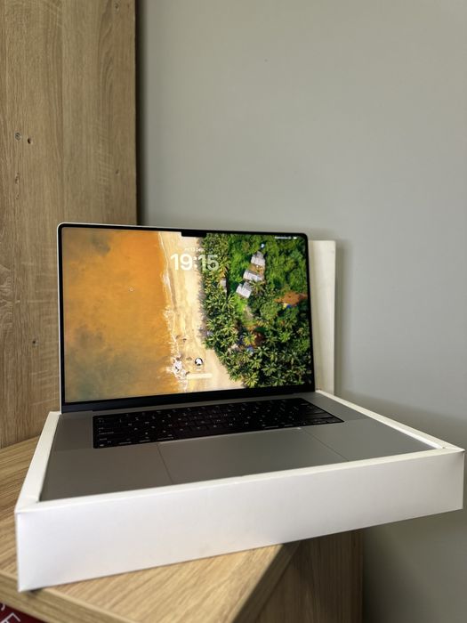 Used MacBook Pro 16 M4 Max 64Gb / 1tb 16cpu / 40gpu Silver MDM