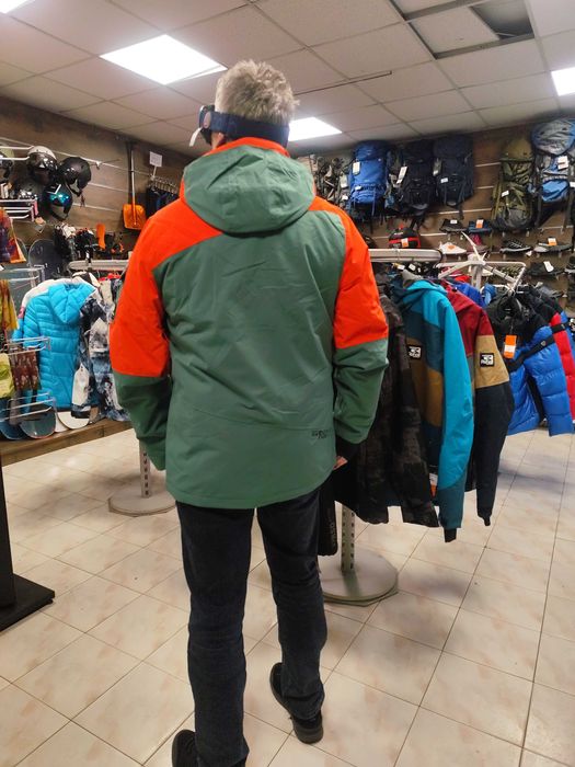 Одяг для лиж та сноубордів. В місті Дніпро.