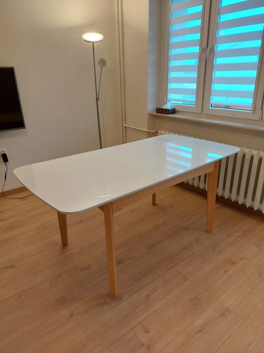 Stol jadalniany nóżki bukowe blat biały lakierowany