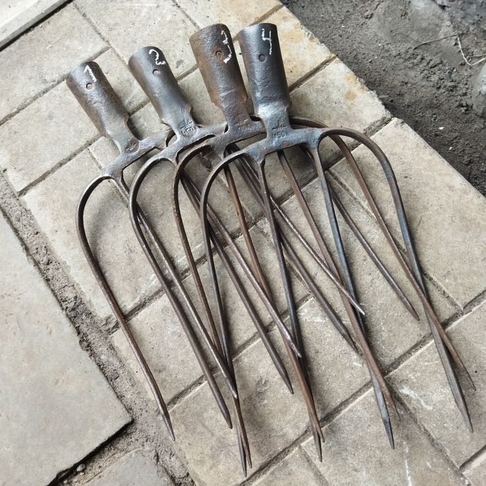 Садовый инвентарь вилы для сена  вили СССР