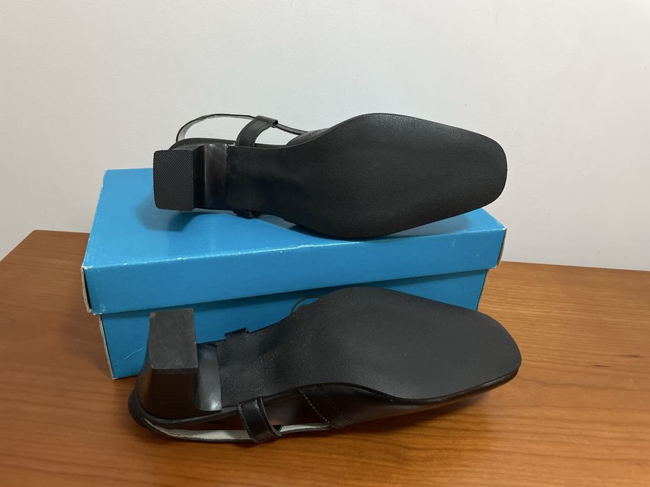 Sapatos aberto atras NOVOS 40 e 39