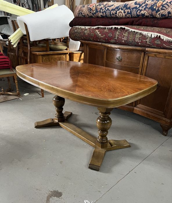 Duży rozkładany stół