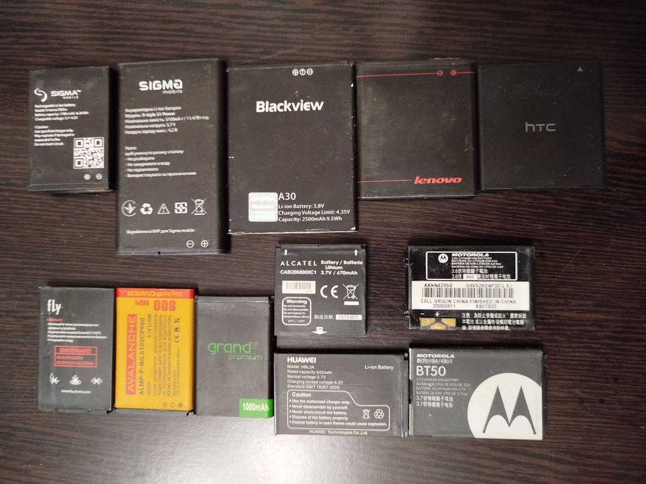 Лот аксесуарів до кнопочних телефонів. Вживані.