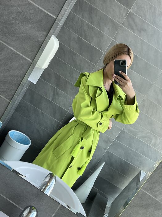 Дизайнерский плащ салатовый с кисточками