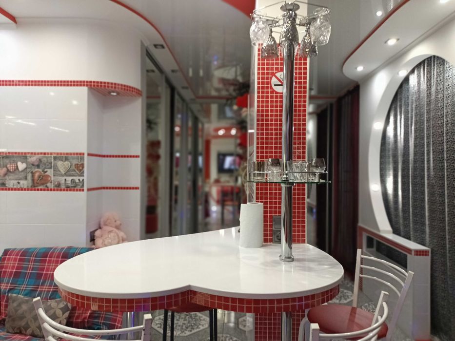 Студия "LOVE" 2 этаж в новострое с Джакузи на Троещине - камин, ютуб!!