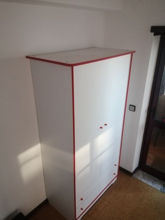 Roupeiro com 2 portas + 2 gavetas