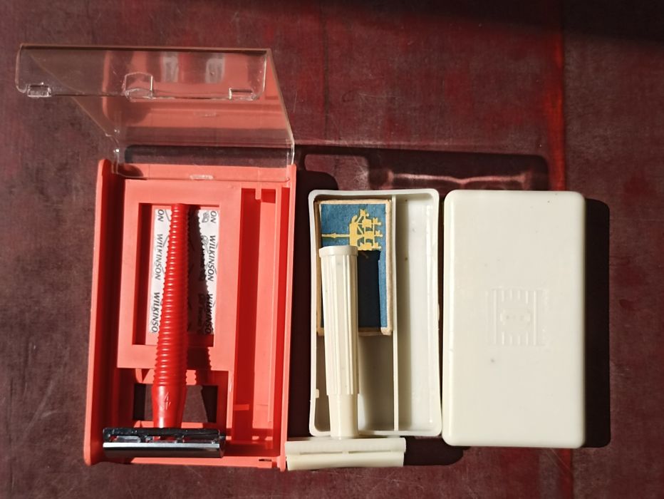 Лезвия для бритья,несесер для бритья ЧССР времен СССР.эл.бритвы ссср.