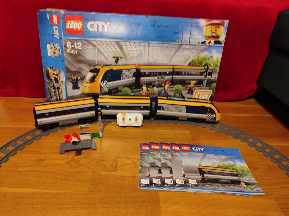 LEGO City pociąg pasażerski
