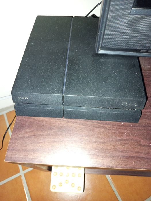 Limpo consolas e reparo pequenas avarias