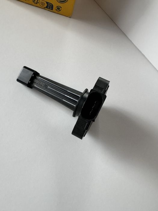 Датчик рівня оливи HELLA 6PR 009 622-121  KIA, Hyundai
