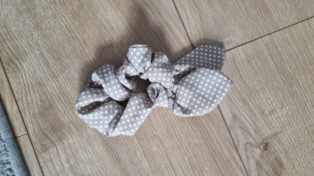 93. Gumka do włosów scrunchie! Beżowa