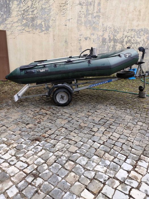 Barco ALPHA TROOPER 320 com fundo rígido