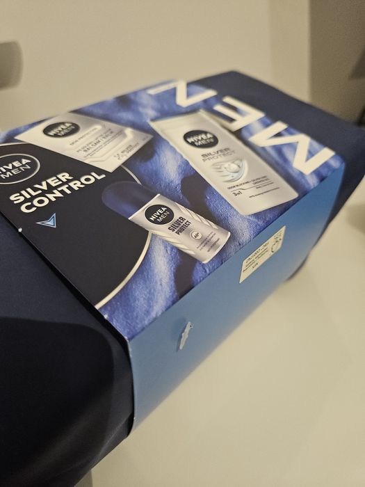 Zestaw kosmetyków dla mężczyzn Kosmetyczka Nivea MEN Silver Control