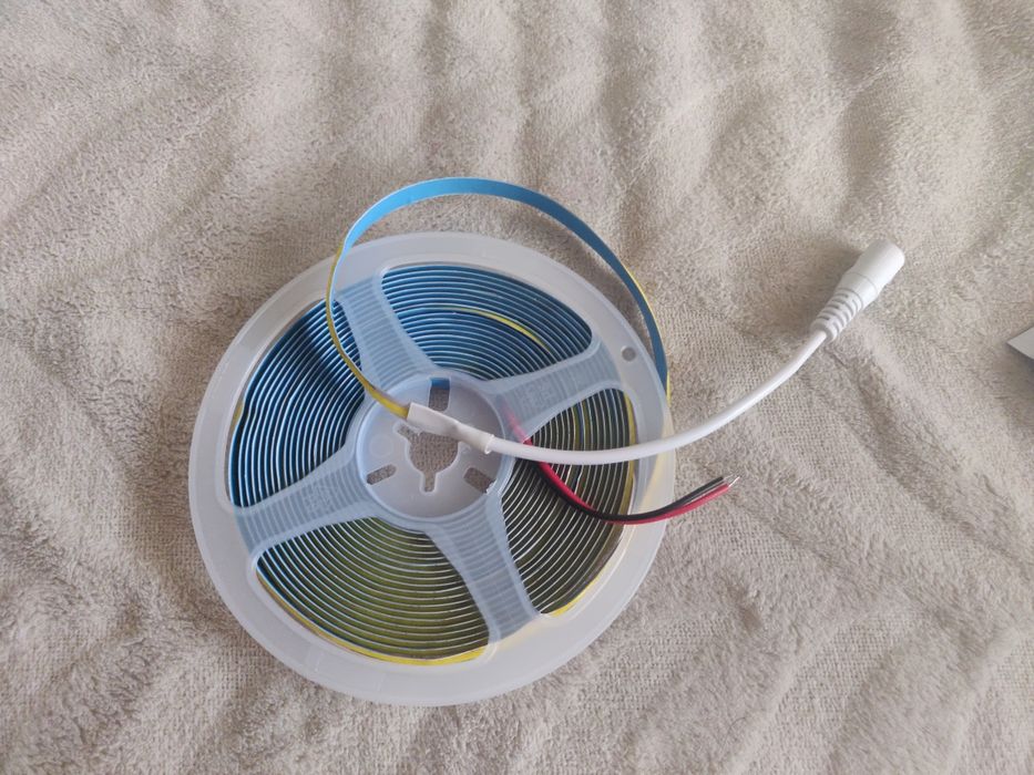 Якісна LED стрічка 320 светодиодов на метр 12V товщена 8мм.