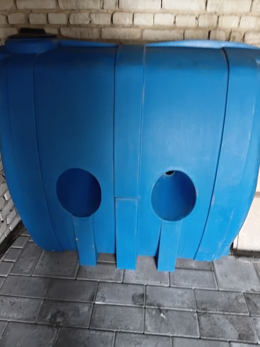 Бак на воду 1000