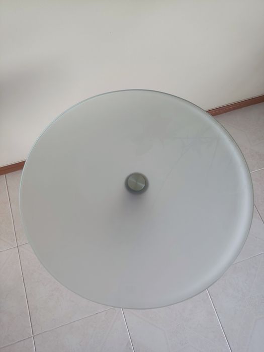 Mesa de apoio com tampo de vidro